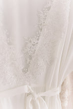 Load image into Gallery viewer, Élise Robe
